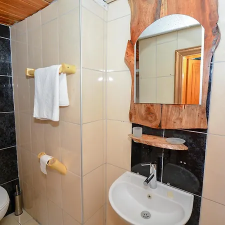 Wood House Отель 3*